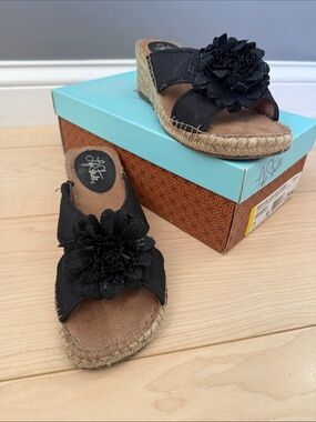 Life stride slip on floral sandal, size 7